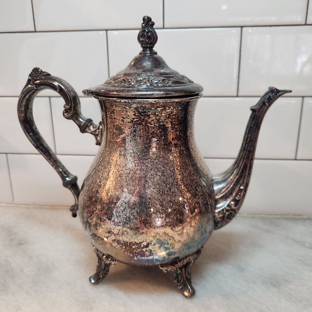 Vintage WM Rogers Coffee Pot (Silver Plated - Tarnished) - Ornate (Stamped)